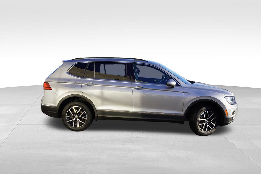 Used 2021 Volkswagen Tiguan SE w/ Panoramic Sunroof Package image 3