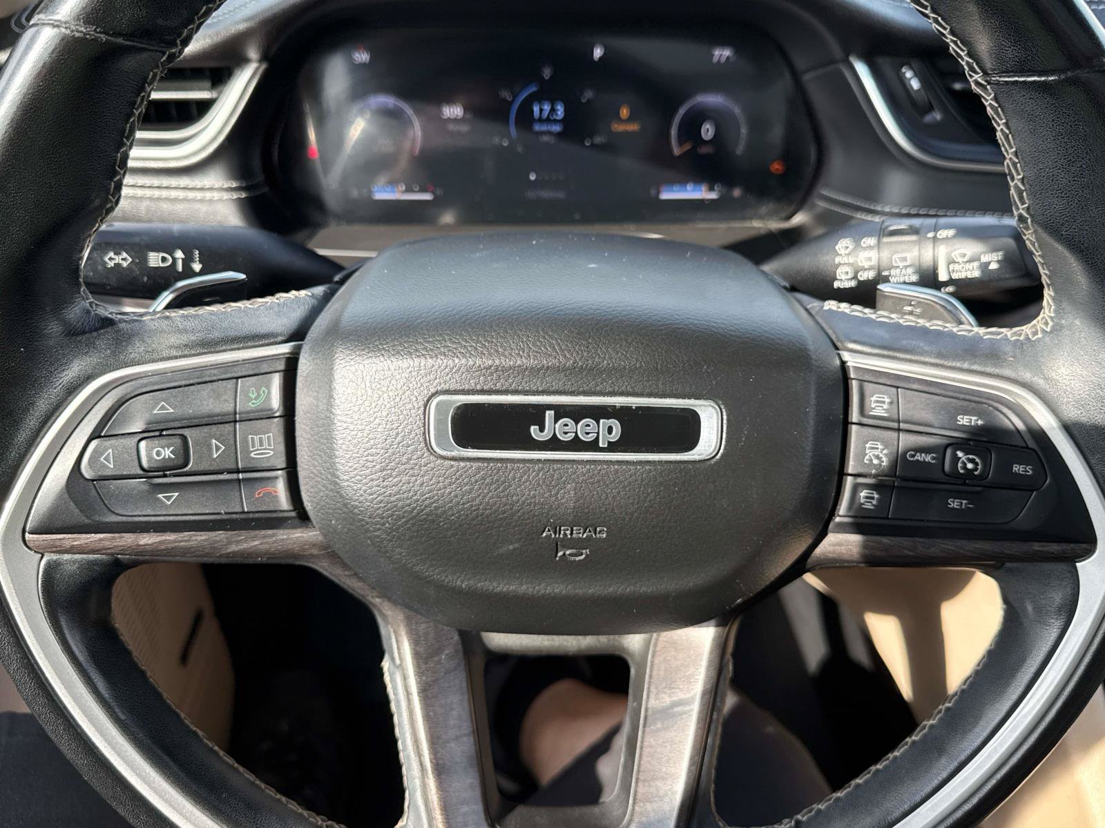 Used 2021 Jeep Grand Cherokee L Limited w/ Luxury Tech Group II AWD/4WD image 29
