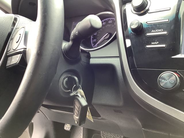Used 2020 Toyota Camry SE FWD image 16