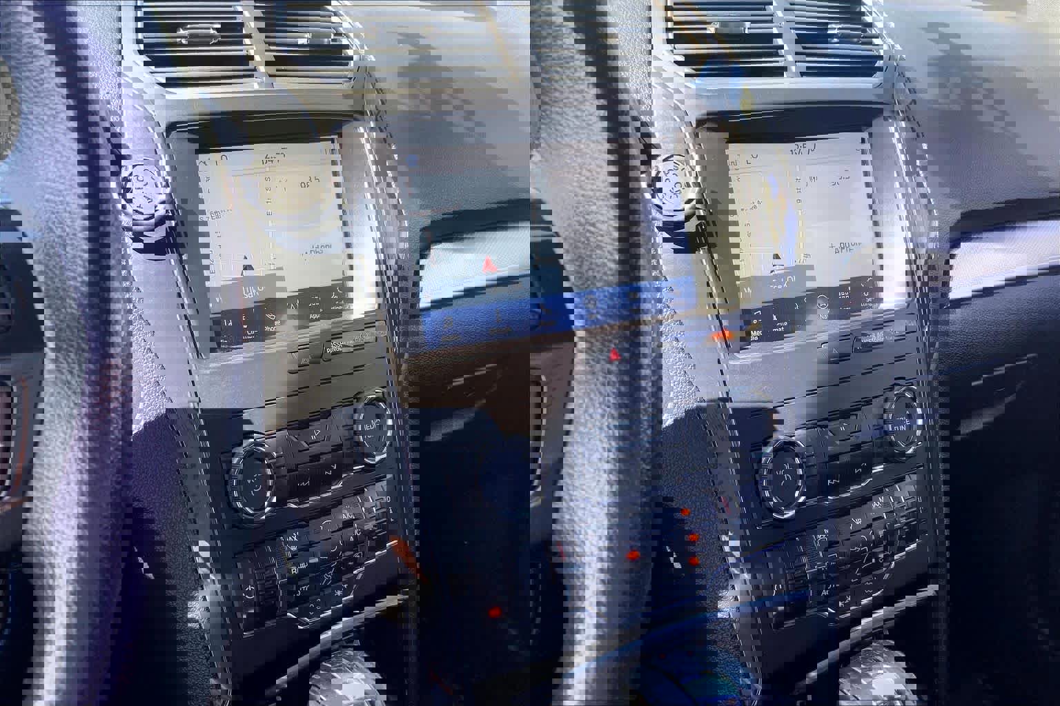 Used 2018 Ford Explorer XLT w/ Equipment Group 201A image 7