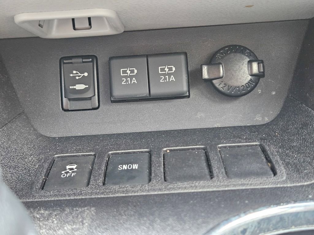 Used 2019 Toyota Highlander XLE FWD image 24