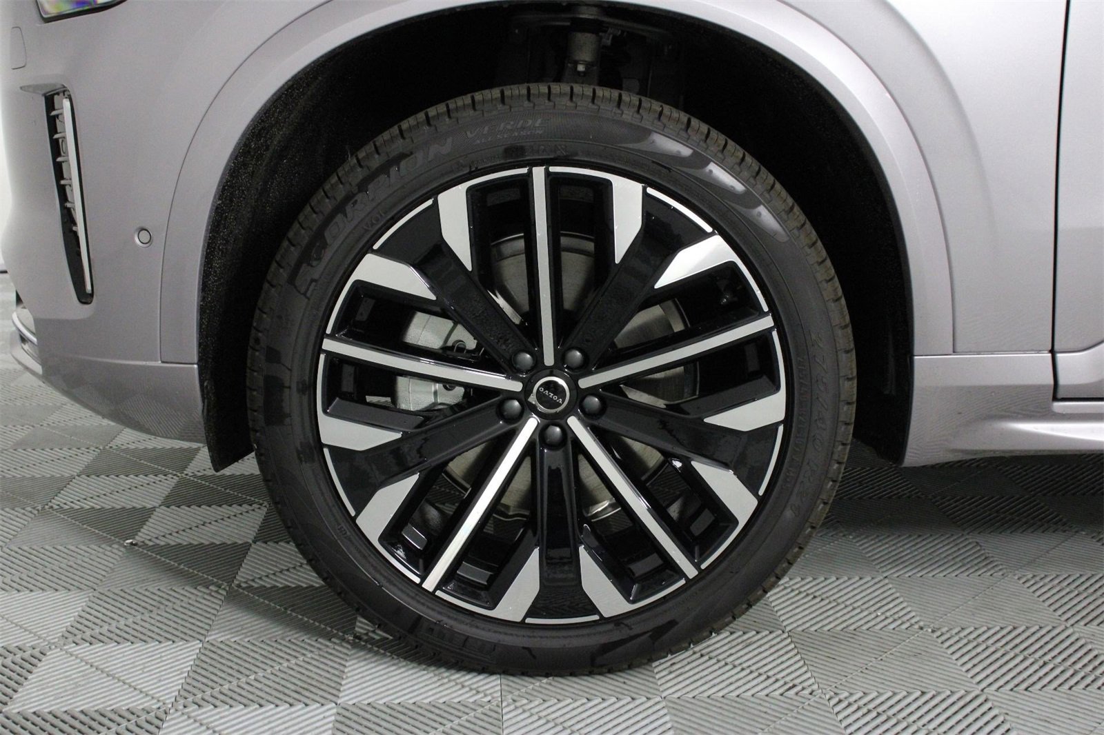 New 2026 Volvo XC90 B6 Plus w/ Protection Package Premier image 13