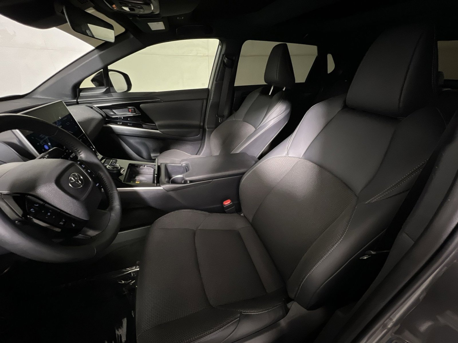 Used 2024 Toyota bZ4X XLE AWD/4WD image 13