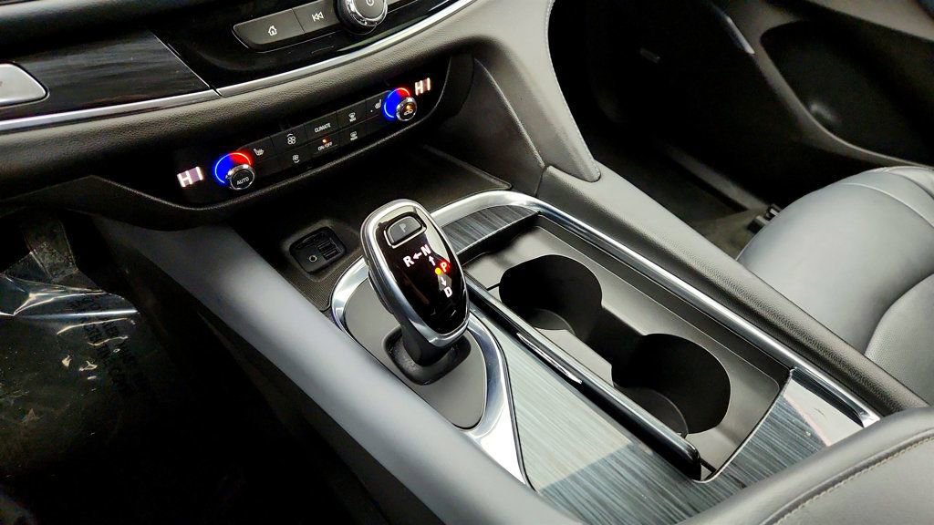 Used 2021 Buick Enclave Essence w/ Sport Touring Edition image 16