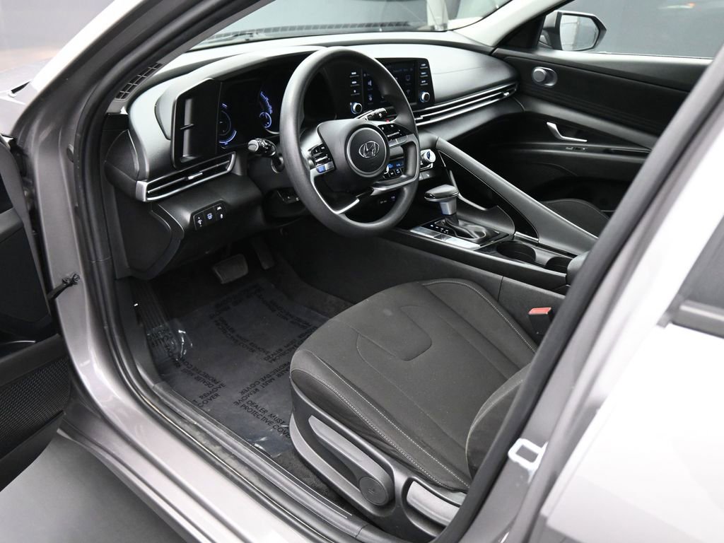 Used 2023 Hyundai Elantra Blue FWD image 2