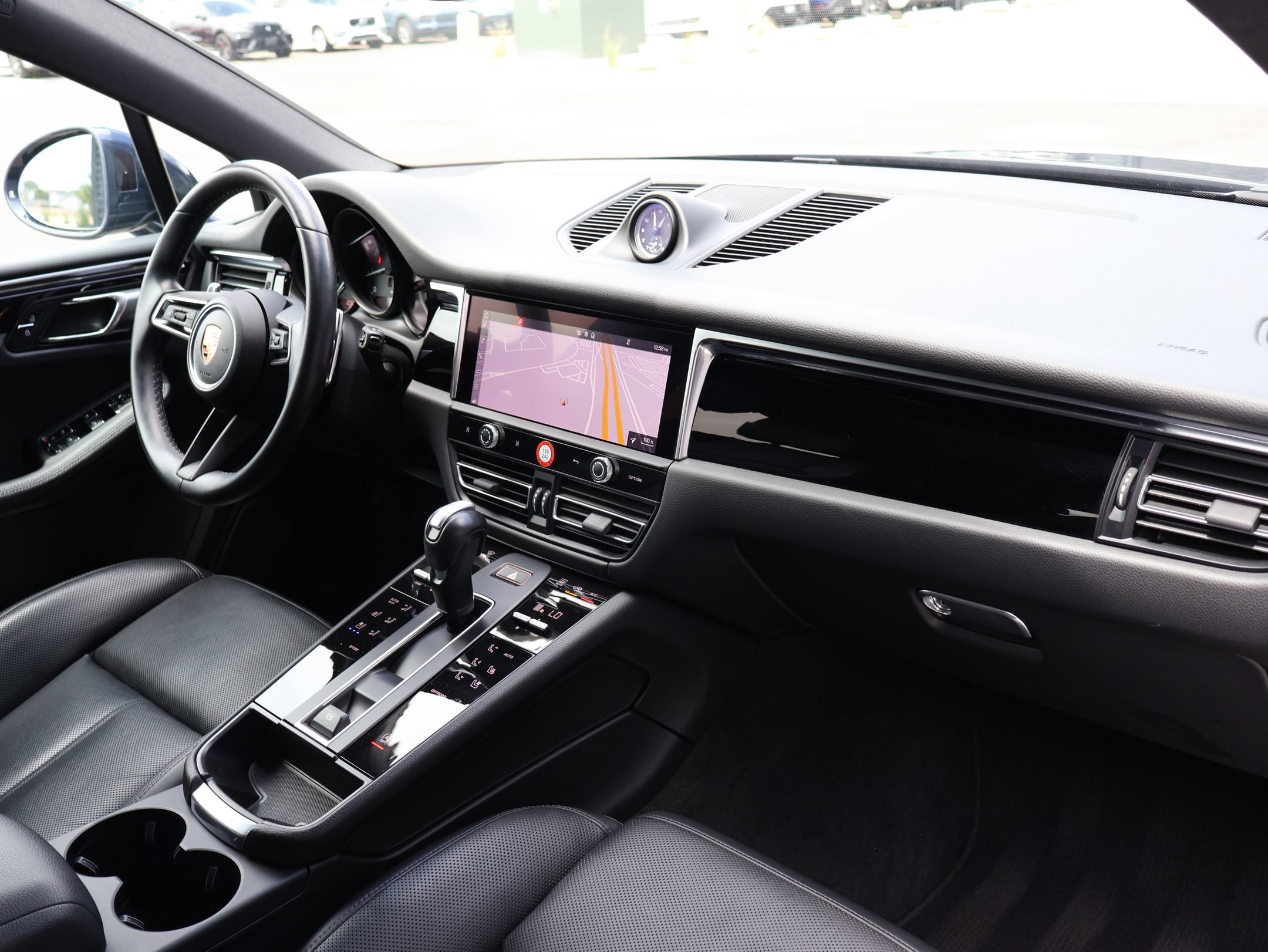 Used 2023 Porsche Macan AWD/4WD image 27