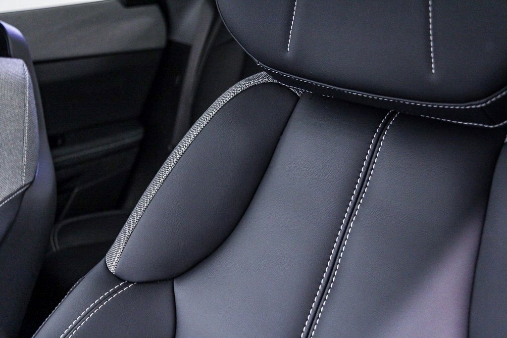 Certified 2025 Cadillac Optiq Luxury 1 image 3