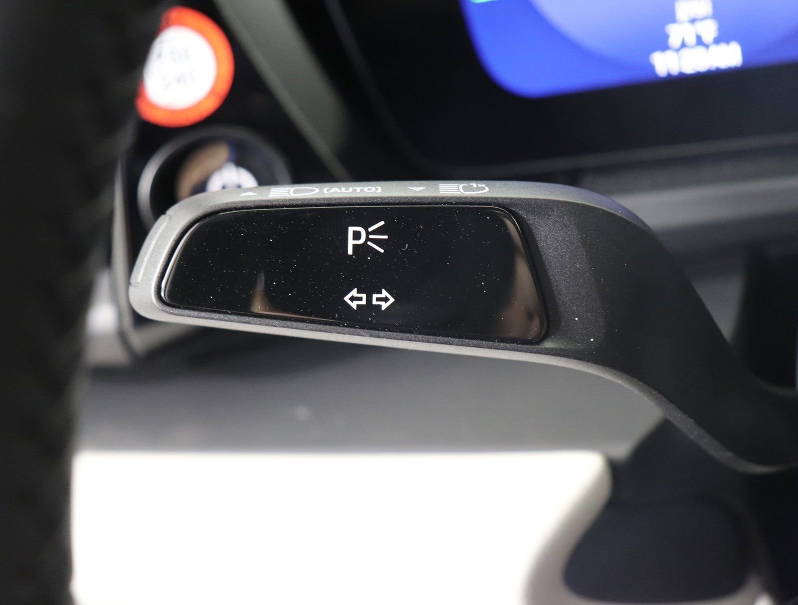 Certified 2025 Porsche Macan Electric RWD image 37