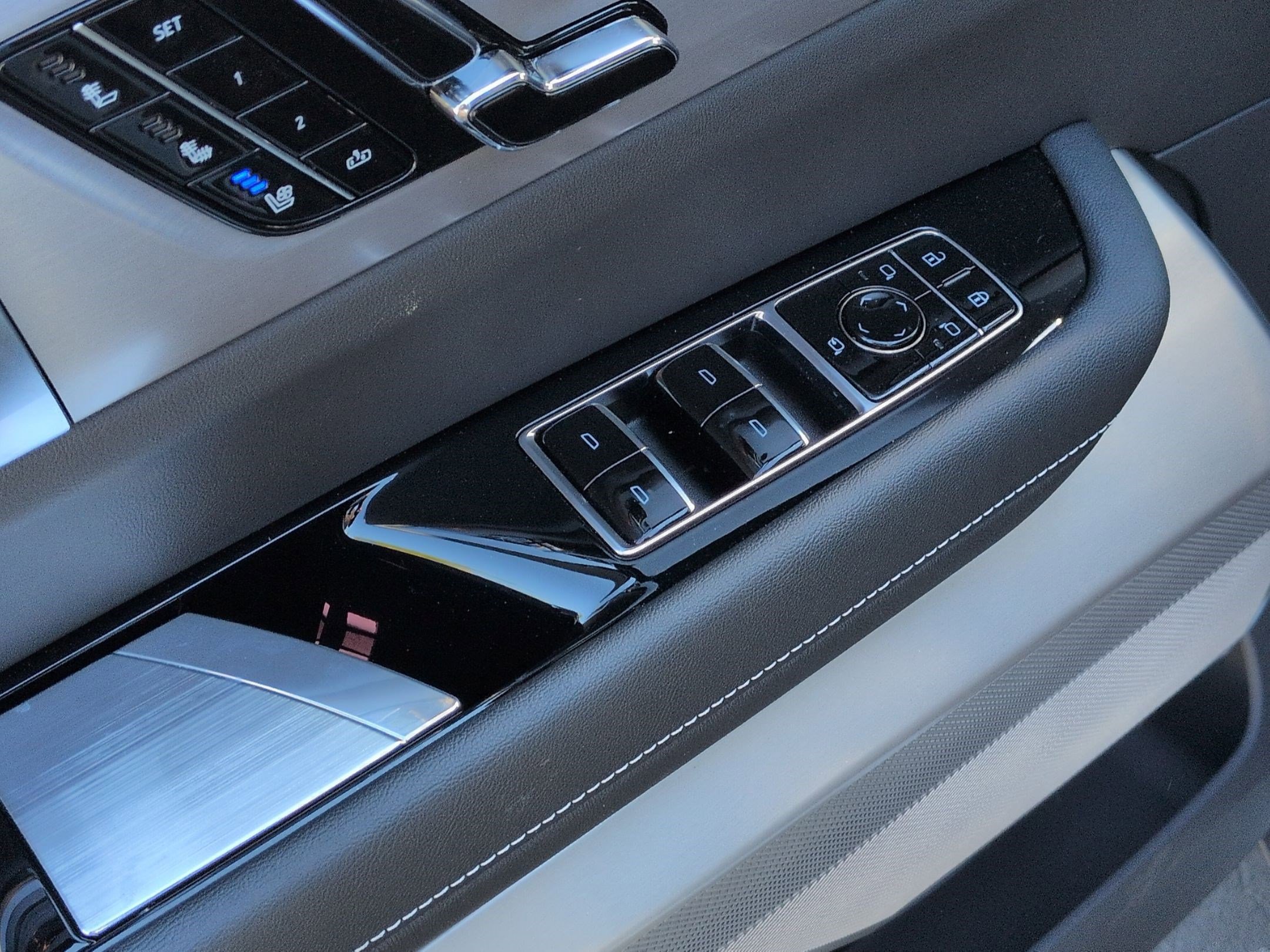 Used 2026 Cadillac Vistiq Sport image 14