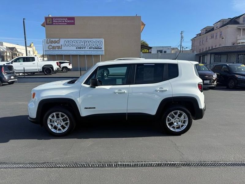Used 2023 Jeep Renegade Latitude AWD/4WD image 2