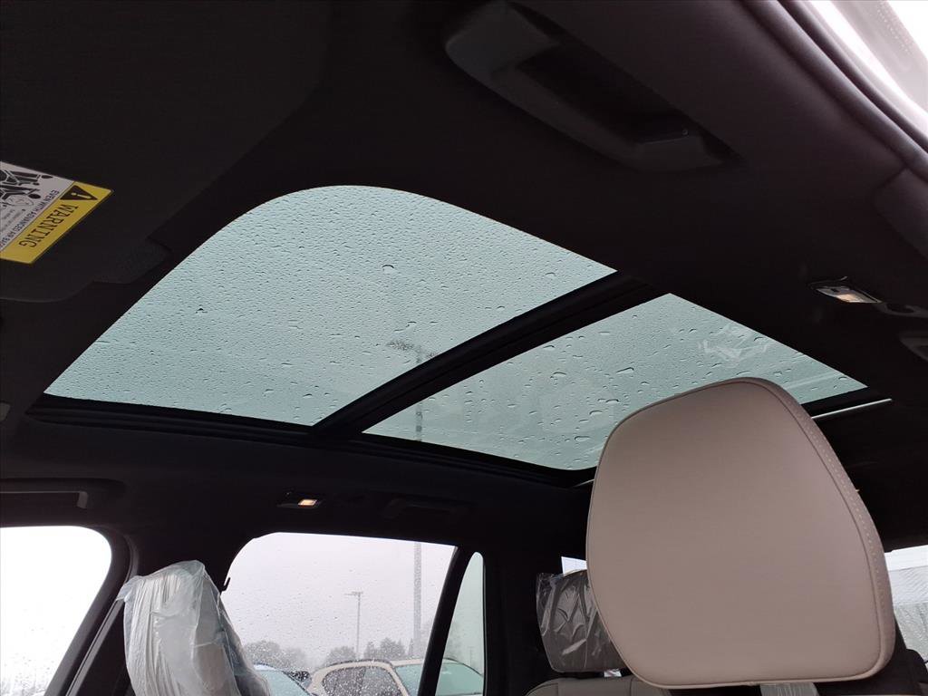 New 2026 Volvo XC90 T8 Plus w/ Protection Package Premier image 8