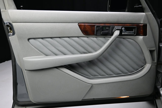 Used 1991 Mercedes-Benz 560 SEL image 39