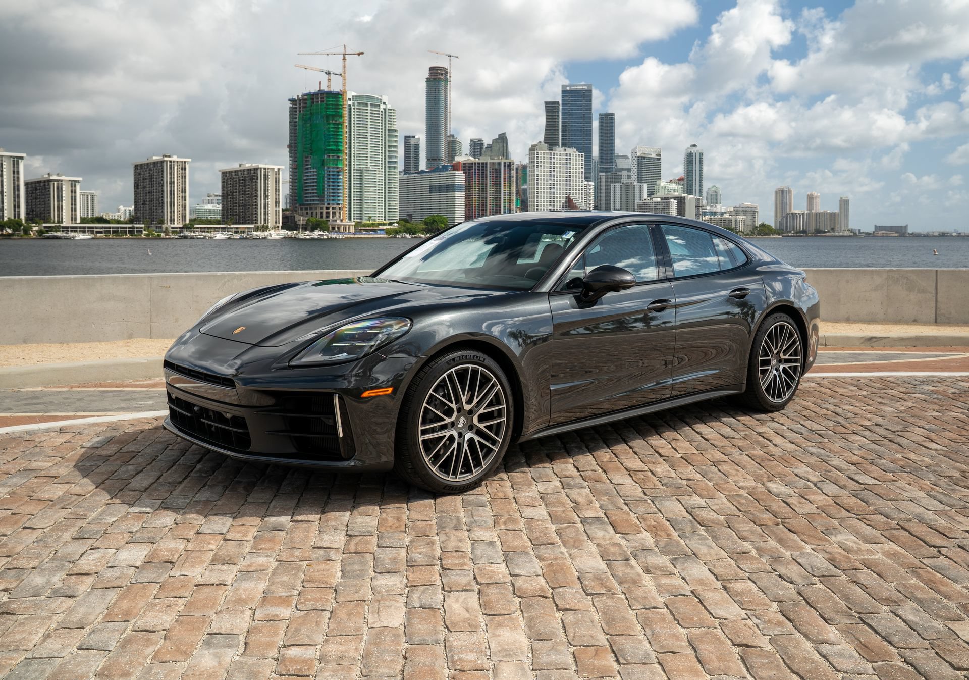 Used 2024 Porsche Panamera w/ Premium Package RWD video 2