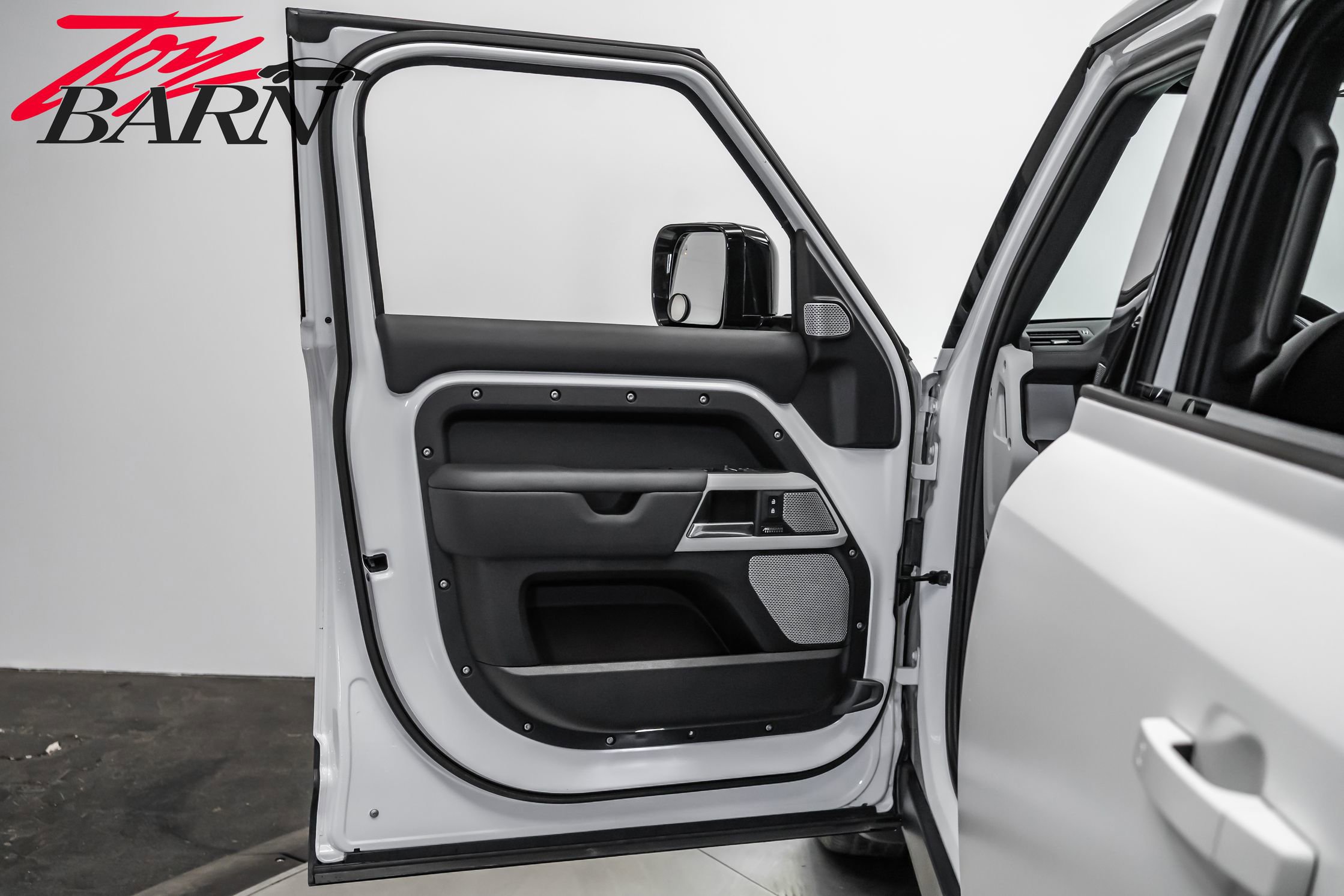 Used 2023 Land Rover Defender 130 SE image 20