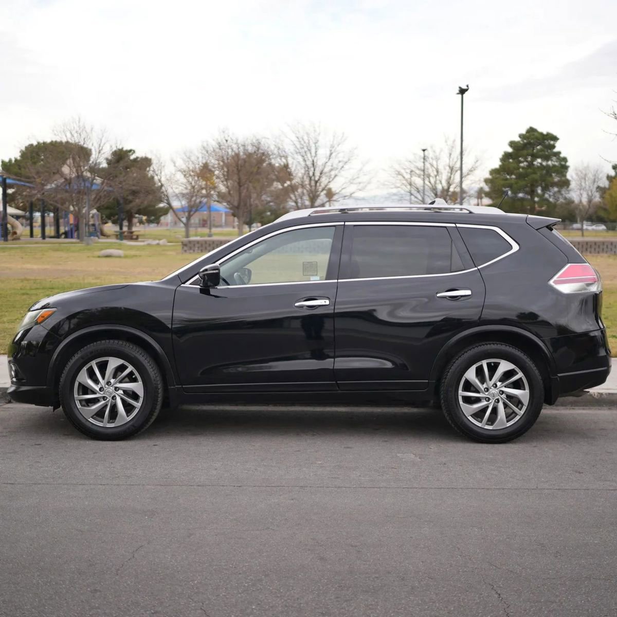 Used 2014 Nissan Rogue SL image 3