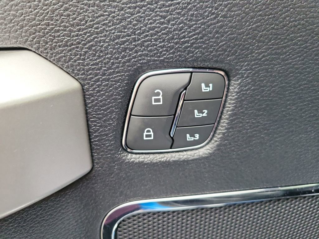 Used 2020 Ford F250 Lariat w/ Lariat Value Package image 43