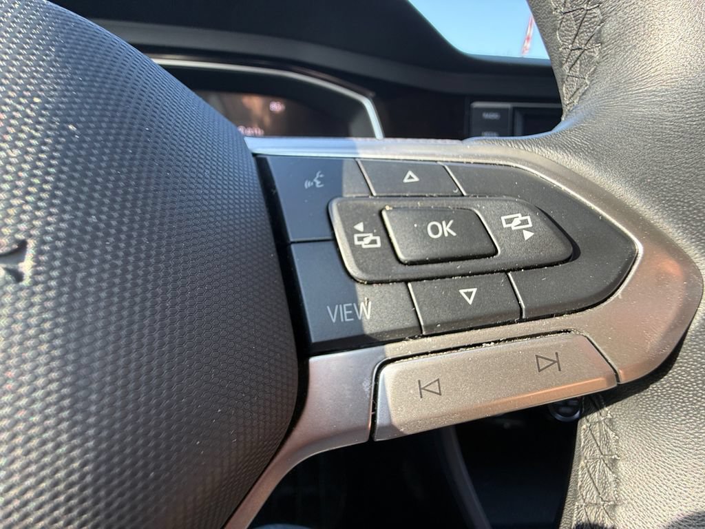 Used 2024 Volkswagen Jetta SE FWD image 17