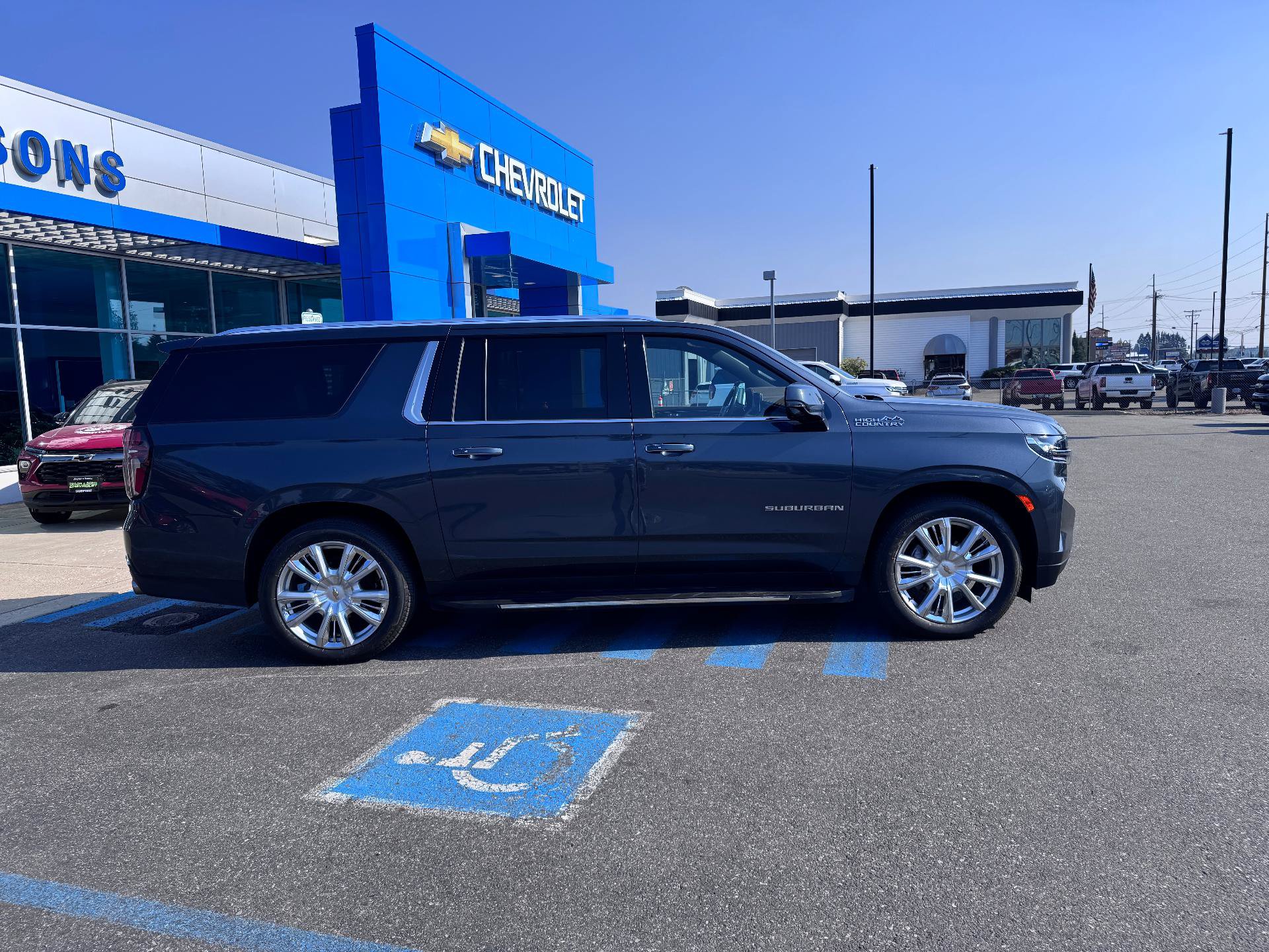 Used 2021 Chevrolet Suburban High Country AWD/4WD image 8