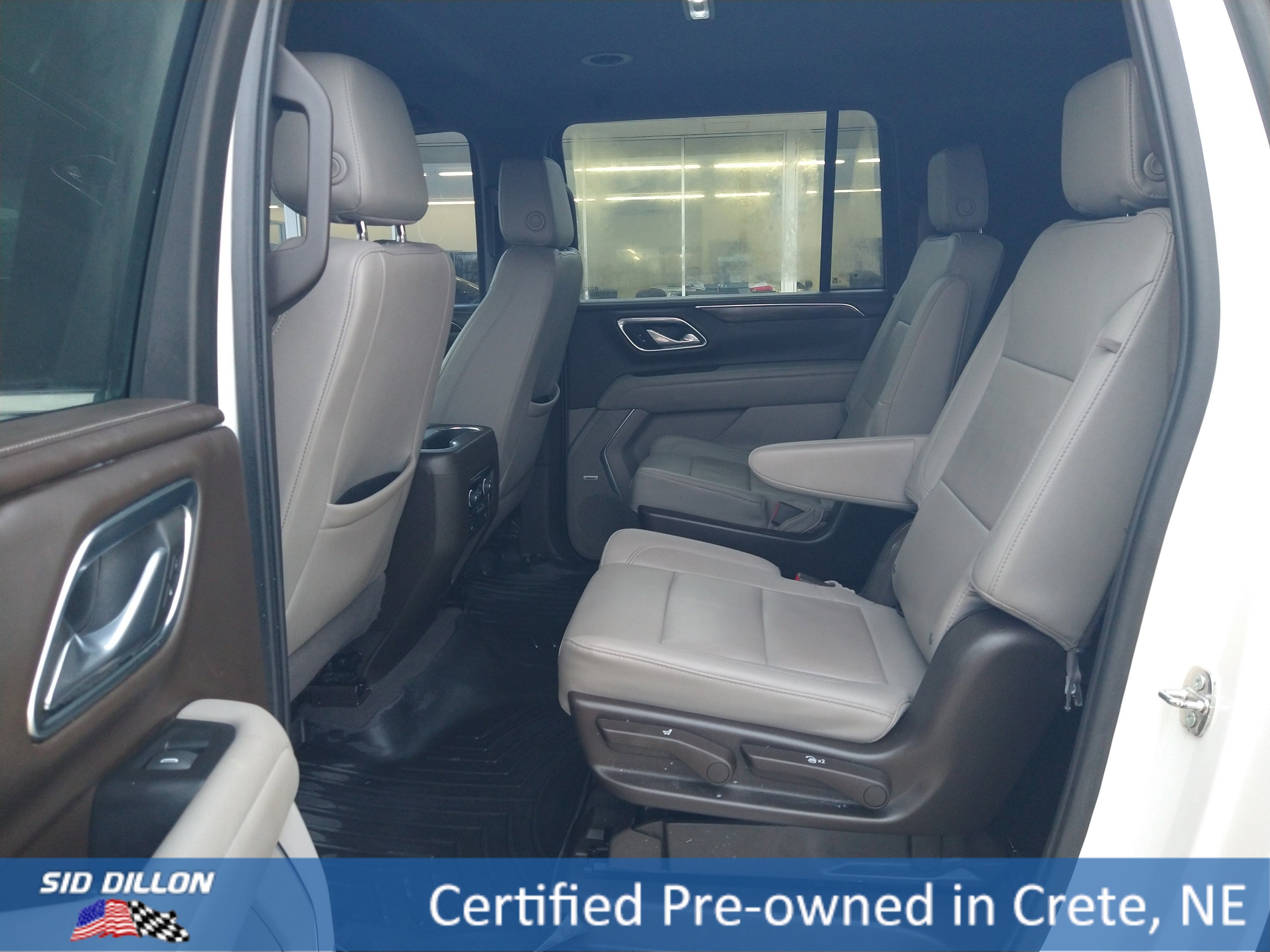 Used 2023 Chevrolet Suburban LT w/ Luxury Package image 6