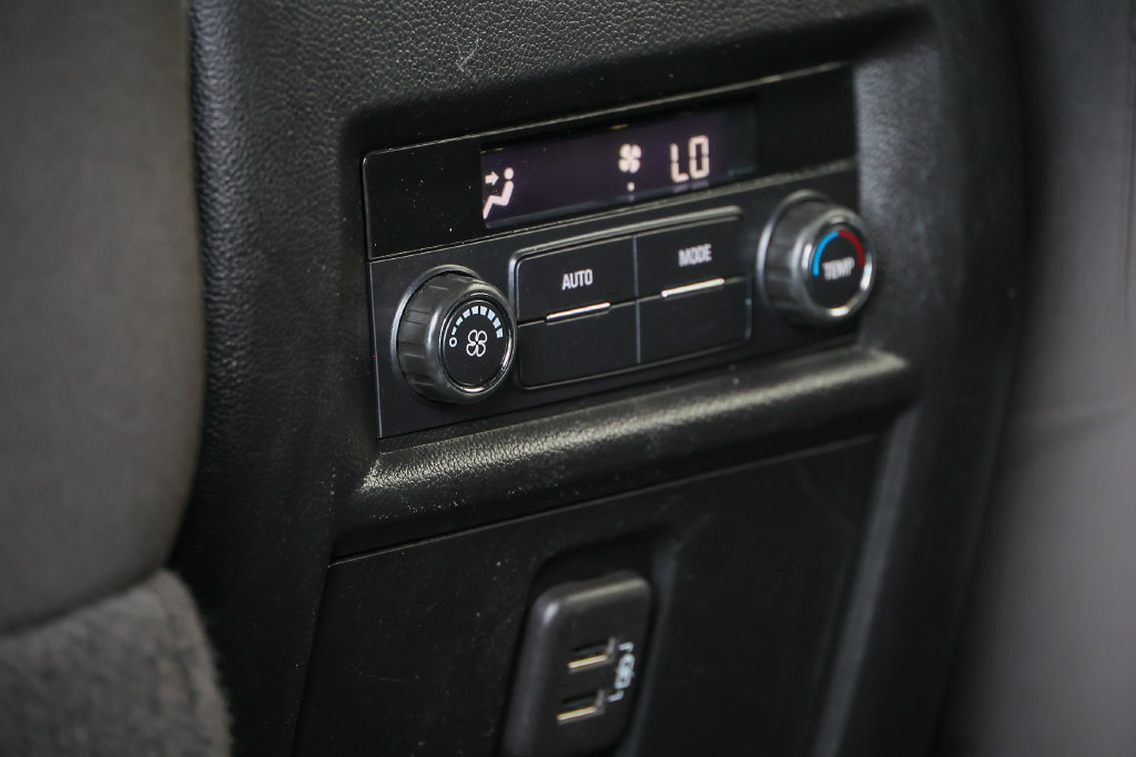 Used 2023 Chevrolet Traverse LT FWD image 40