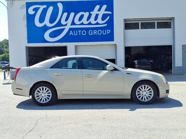 Used 2011 Cadillac CTS Luxury RWD image 2