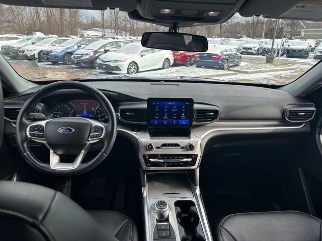 Used 2022 Ford Explorer XLT w/ Equipment Group 202A image 10