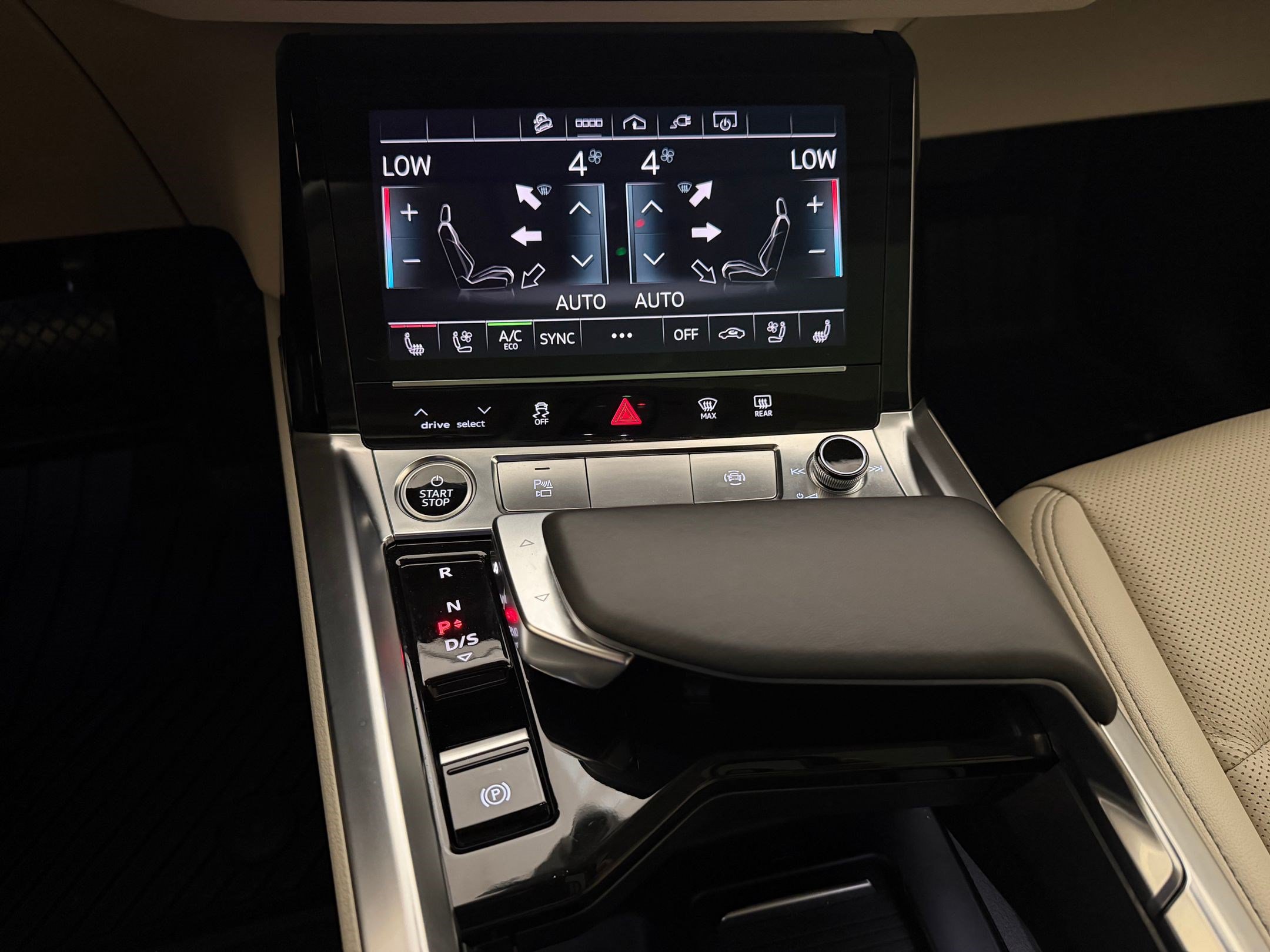 Certified 2024 Audi Q8 e-tron Premium Plus w/ Premium Plus Package AWD/4WD image 18