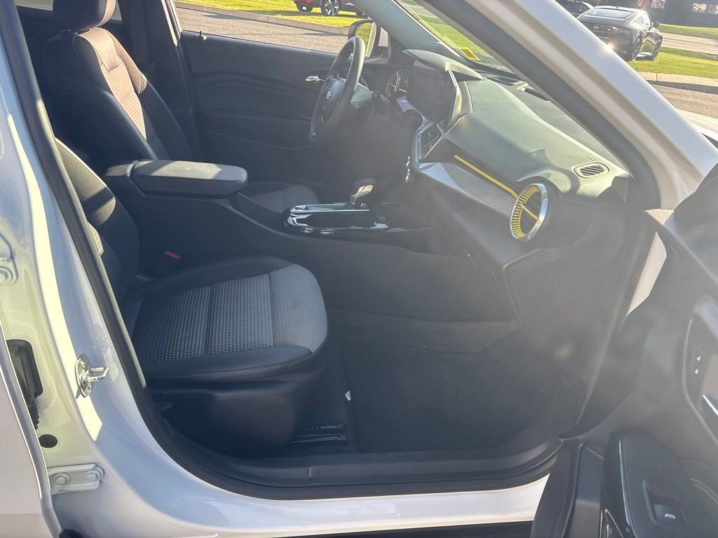 Used 2024 Chevrolet Trax LT FWD image 31