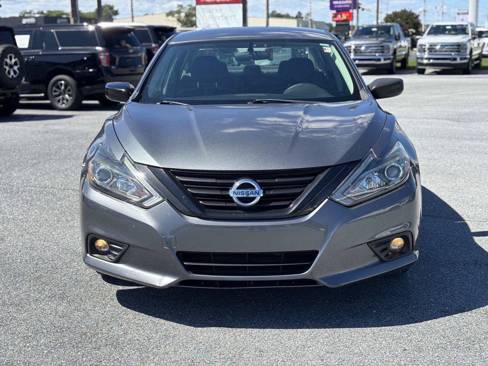 Used 2018 Nissan Altima 2.5 SR w/ SR Midnight Edition FWD image 2
