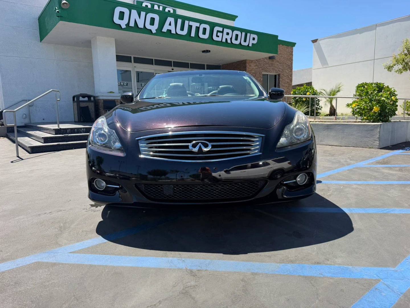 Used 2011 INFINITI G37 Convertible w/ Premium Pkg RWD image 2