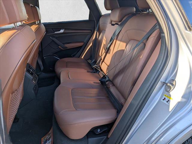 Used 2022 Audi Q5 2.0T Premium w/ Convenience Package AWD/4WD image 17