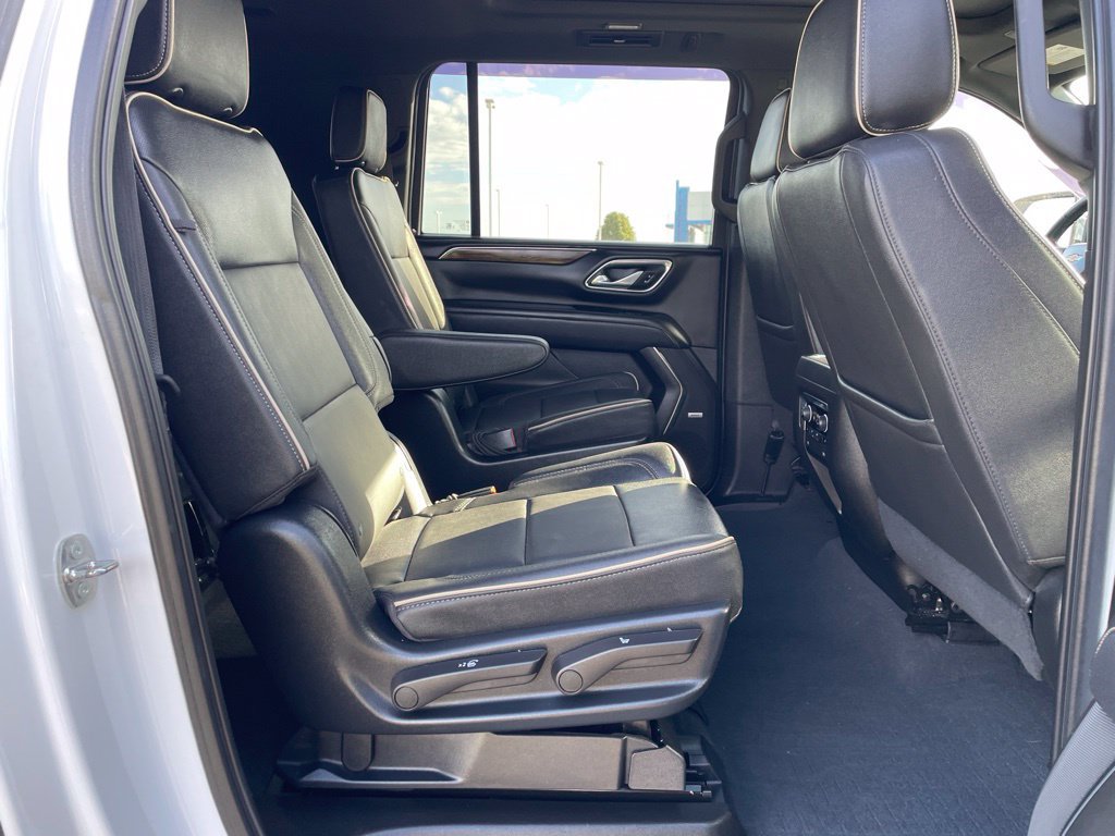 Used 2023 Chevrolet Suburban Premier w/ Premium Package AWD/4WD image 25