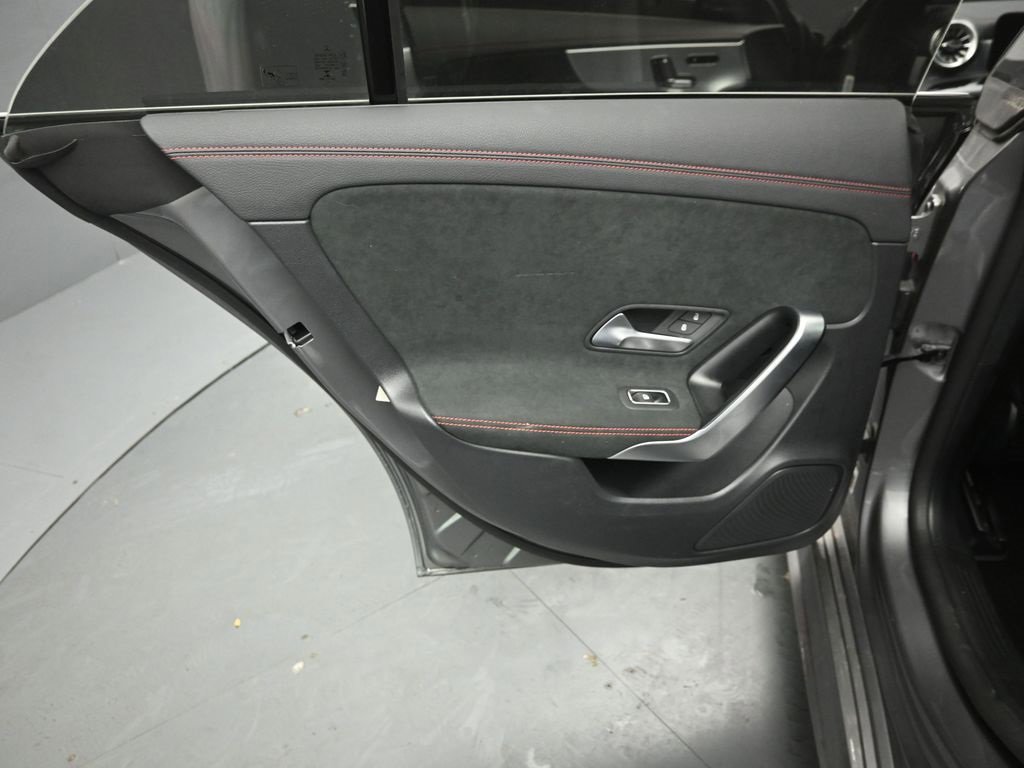 Used 2022 Mercedes-Benz CLA 250 4MATIC image 23