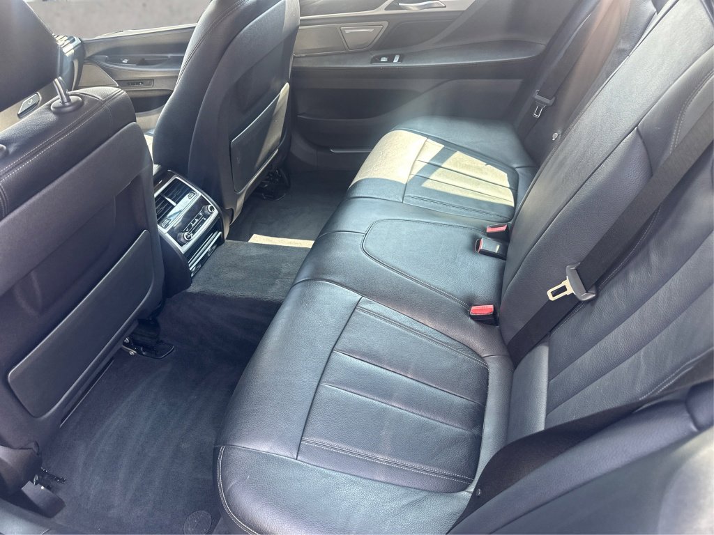 Used 2019 BMW 740i xDrive AWD/4WD image 12