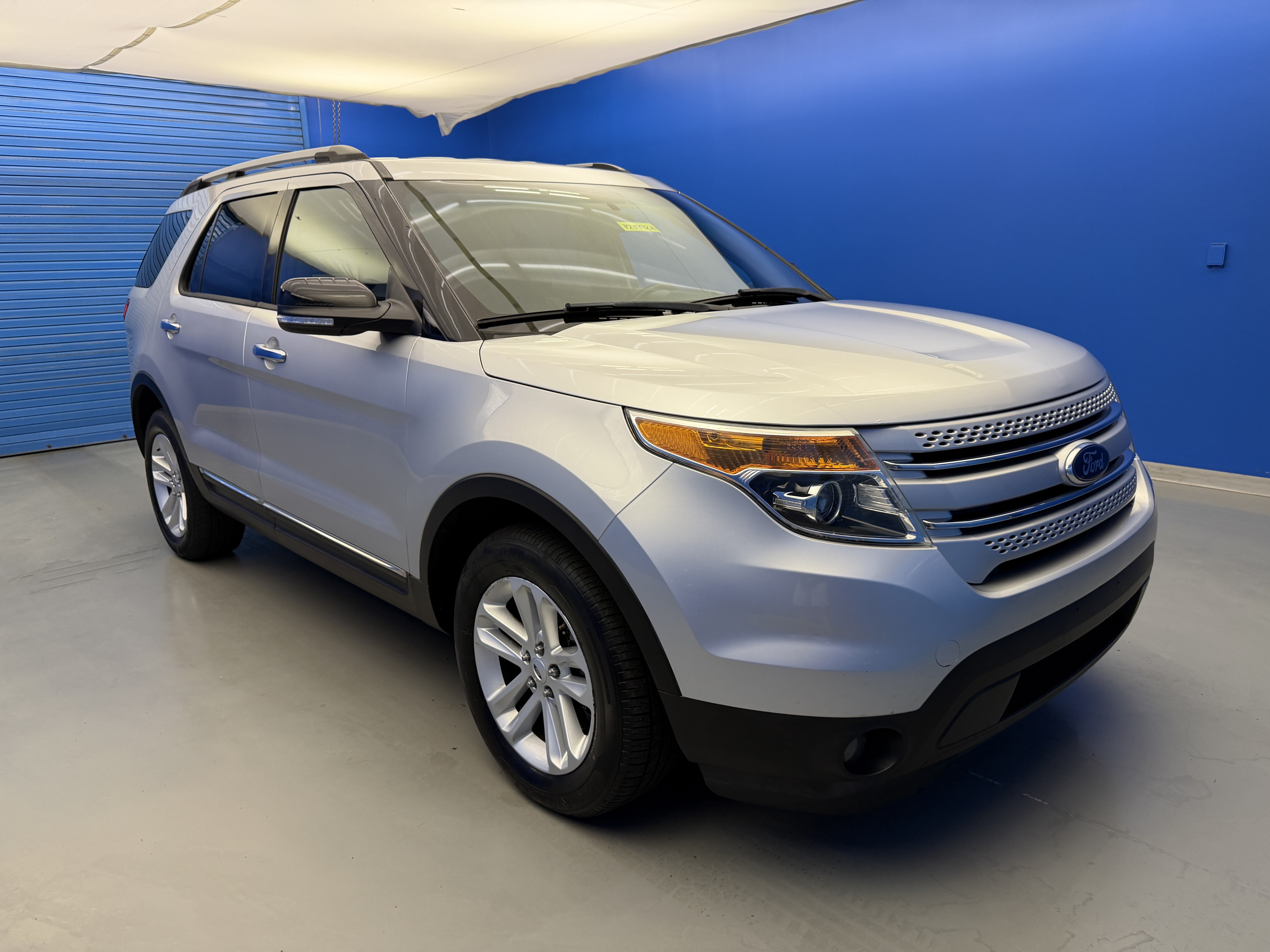 Used 2014 Ford Explorer XLT w/ Equipment Group 202A FWD image 2