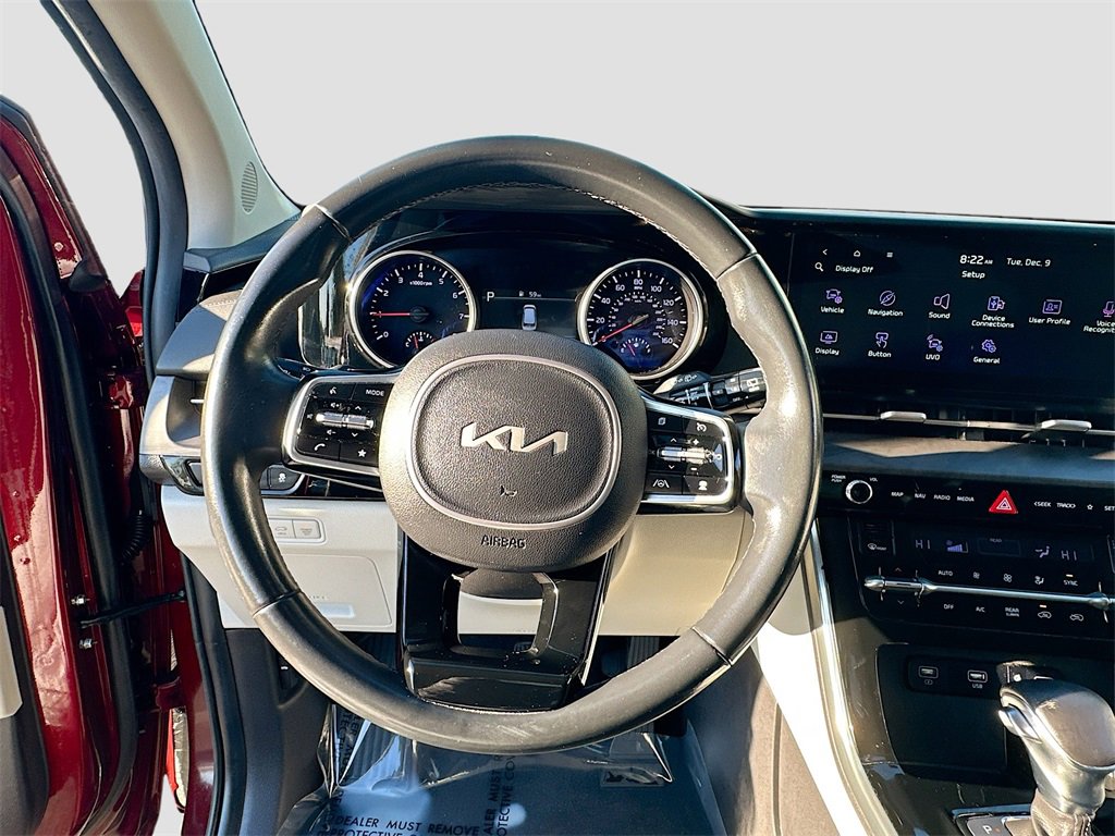Used 2022 Kia Carnival EX image 11