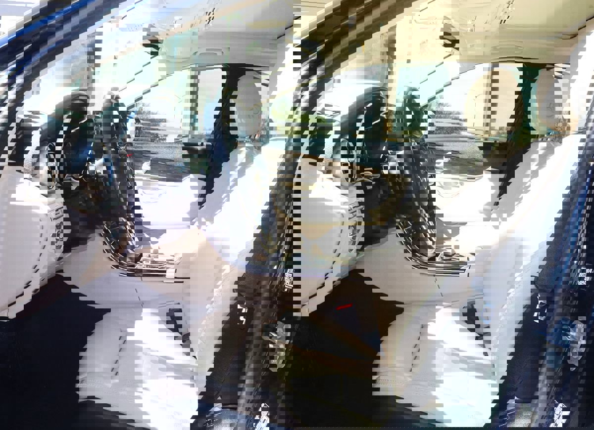 Used 2020 Mercedes-Benz C 300 Sedan w/ Premium Package image 39