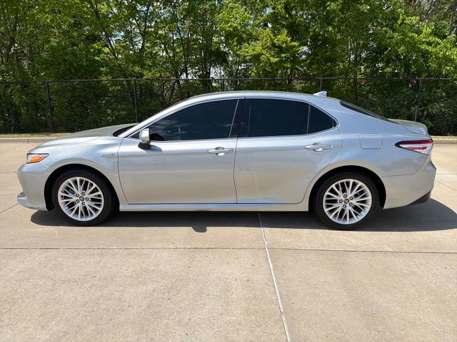 Used 2020 Toyota Camry XLE image 2