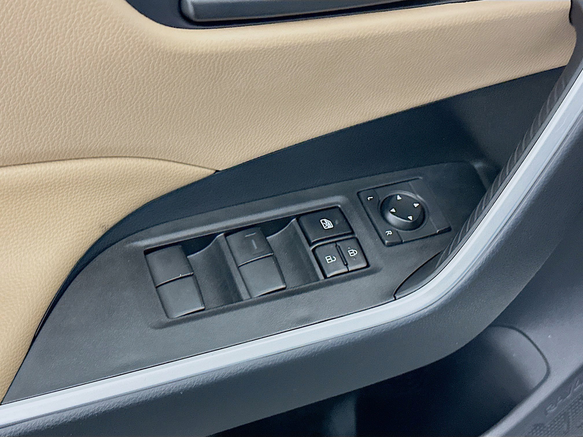 Used 2025 Toyota RAV4 LE image 15