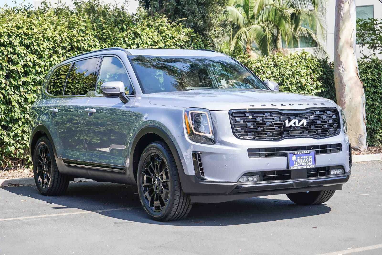 Used 2022 Kia Telluride SX w/ Nightfall Edition Package AWD/4WD image 3