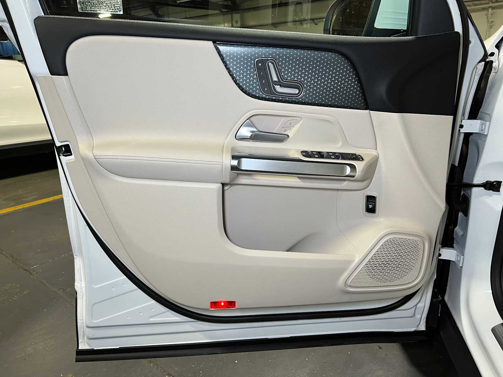 Certified 2025 Mercedes-Benz GLB 250 4MATIC image 21