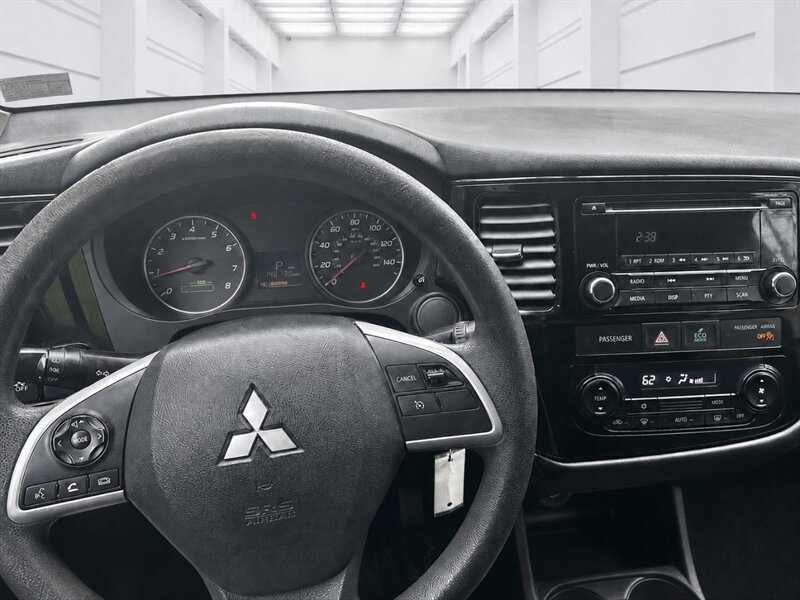 Used 2014 Mitsubishi Outlander ES FWD image 13