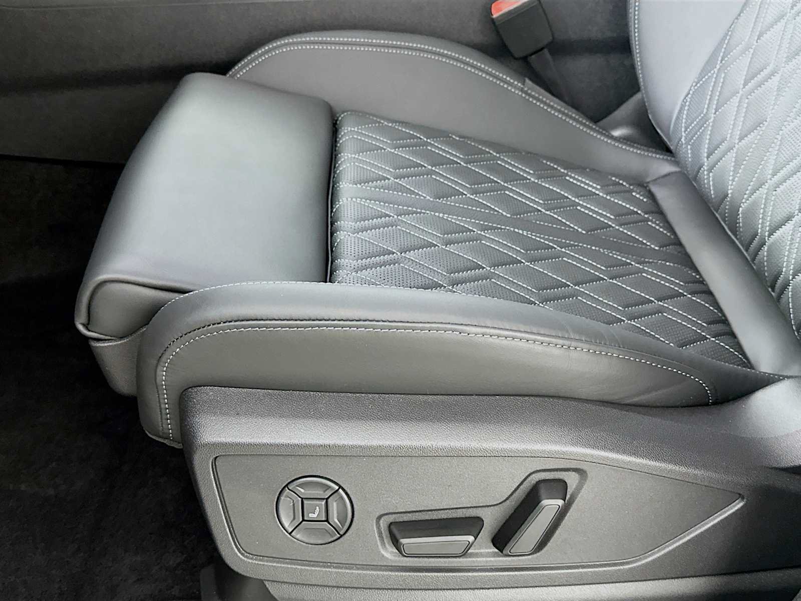New 2026 Audi SQ5 Premium Plus AWD/4WD image 17