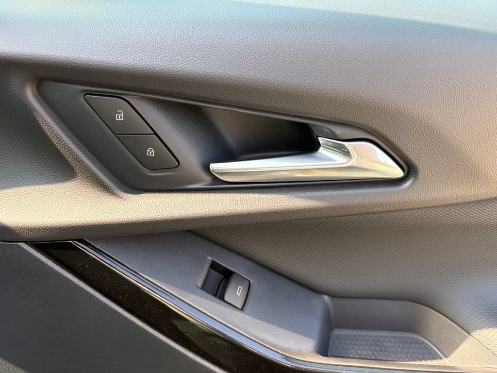 New 2027 Chevrolet Equinox LT w/ Convenience Package II FWD image 29