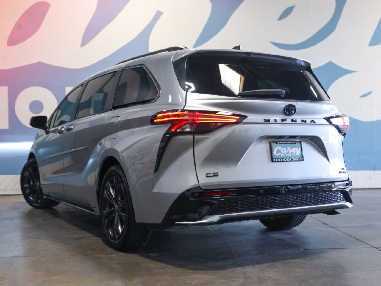 Used 2023 Toyota Sienna XSE image 2