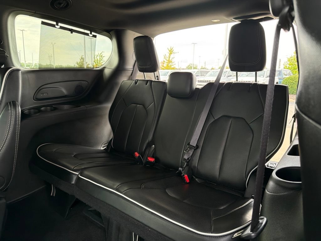 Used 2024 Chrysler Pacifica Limited w/ S Appearance Package AWD/4WD image 35