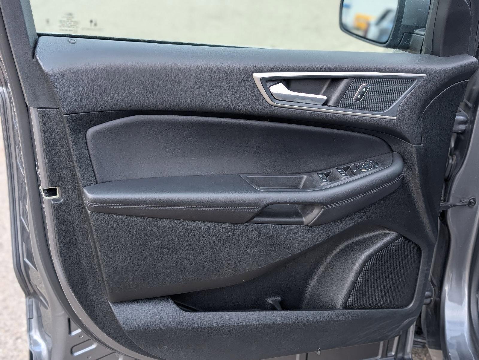 Used 2023 Ford Edge SEL image 16