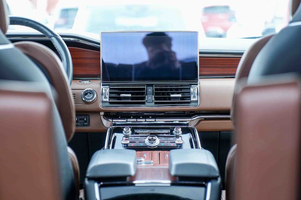 Used 2024 Lincoln Navigator Reserve image 14