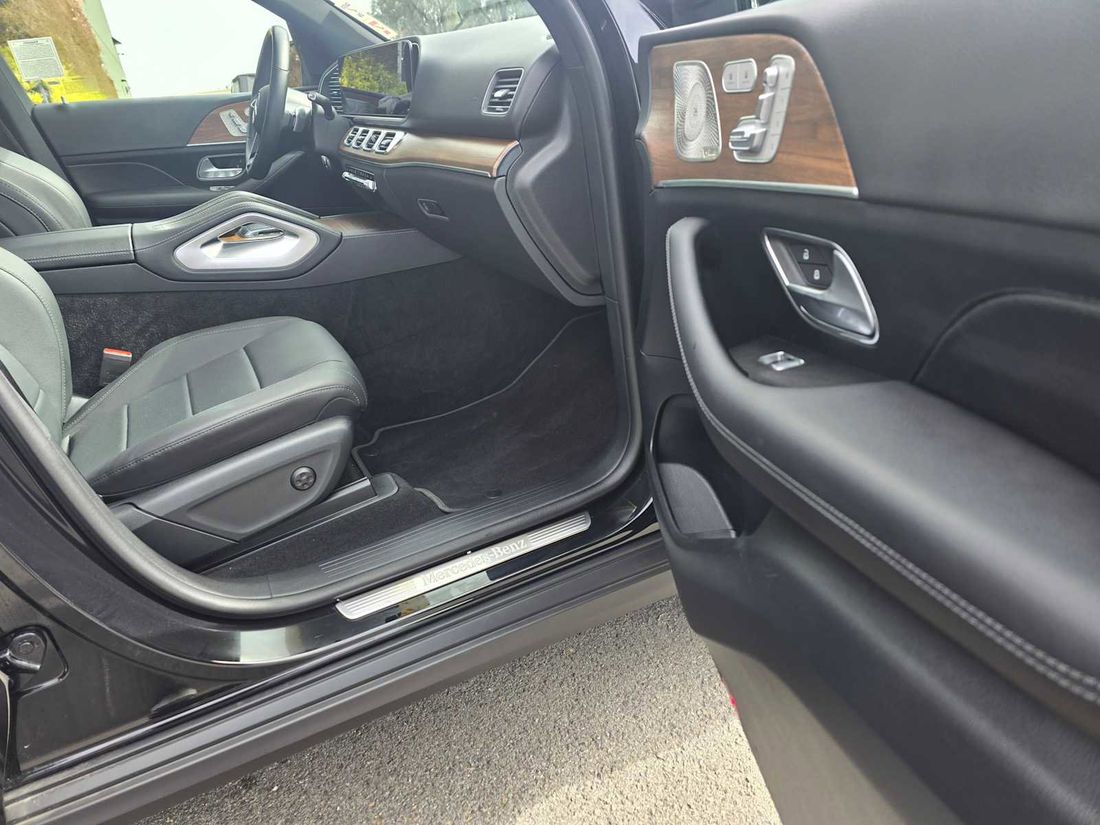 Certified 2025 Mercedes-Benz GLE 350 4MATIC image 10