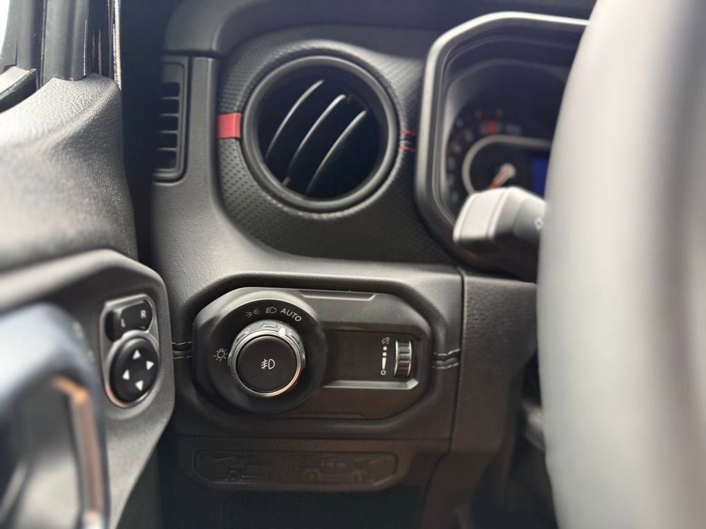 Used 2025 Jeep Wrangler Unlimited Rubicon image 28